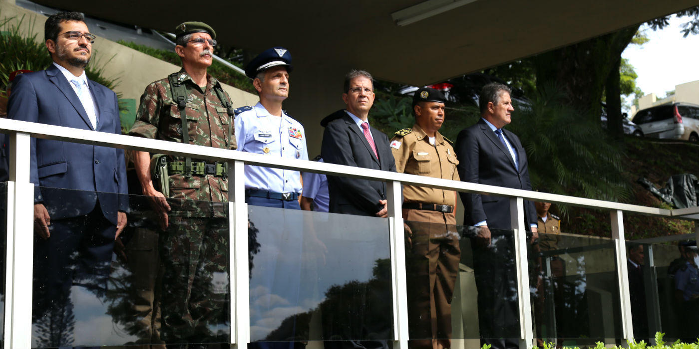 O dispositivo de honra da solenidade (Foto: Thiago Rios) 